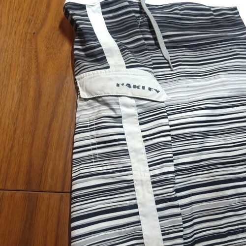 Oakley Mens Swimwear size 36 like new, black and white