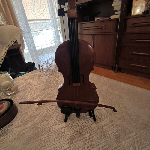 Decorative violin with plastic stand like new