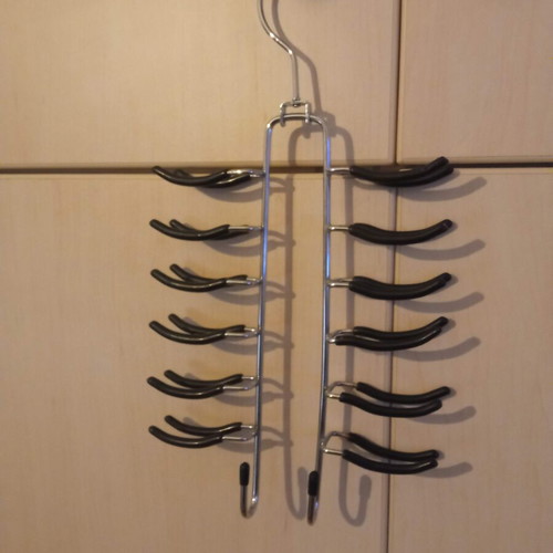 Tie hanger like new