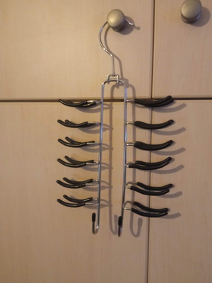 Tie hanger like new