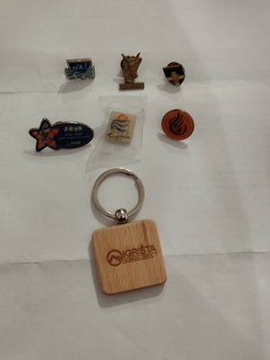 Pin καινούργια, σετ 6, με μπρελόκ για κλειδιά