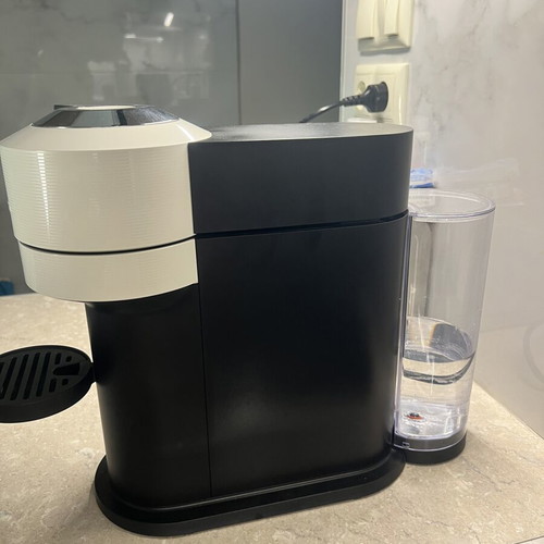 Nespresso Vertuo Next De'Longhi coffee machine like new, white/off-white