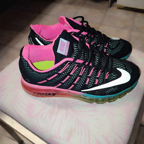 Nike athletic shoes like new, size 40, black and pink