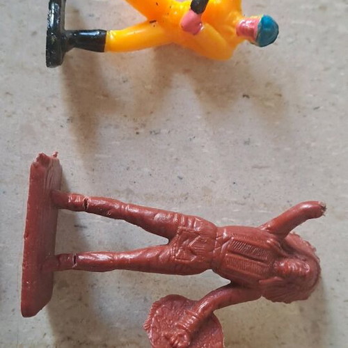 Small figures in good condition, pack