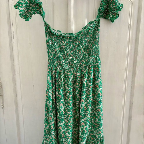 Floral dress with smocking like new, multicolor green