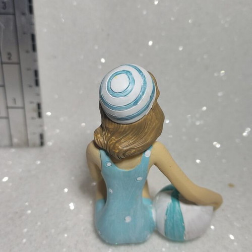 Bathing girl figurine, ornament