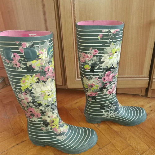 Women's rubber boots size 39 like new, floral pattern