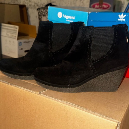 Booties with thick heel like new, size 40, black
