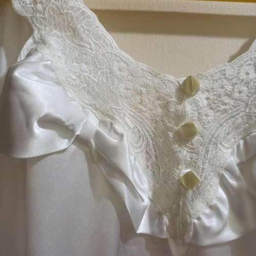 Miss Evelyn set robe and nightgown new, size M, white