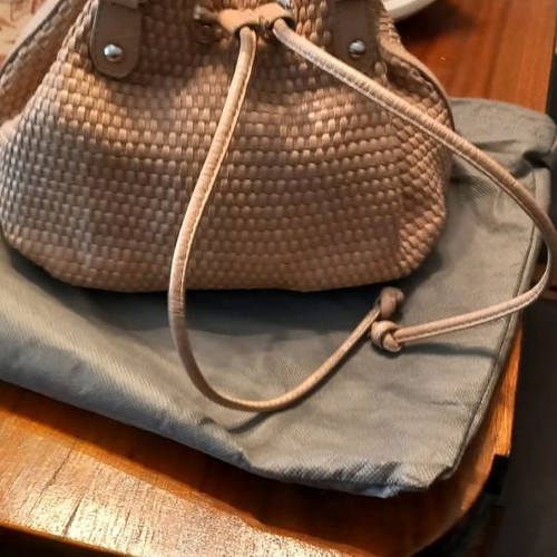 Uuterque leather pouch with strap