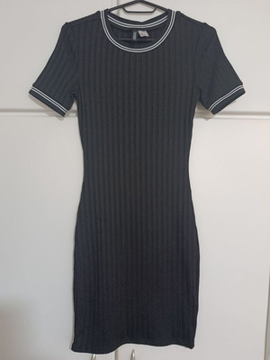 Black fitted dress with short sleeves and white details H&M like new