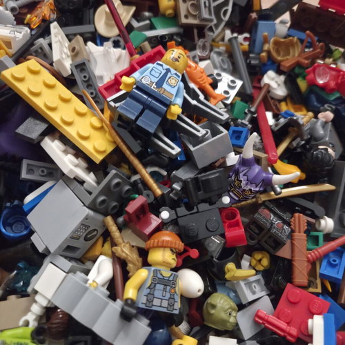 Lego pieces and figures used, 1,100 grams