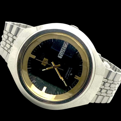 Seiko 5 automatic vintage wristwatch with 40mm stainless steel case