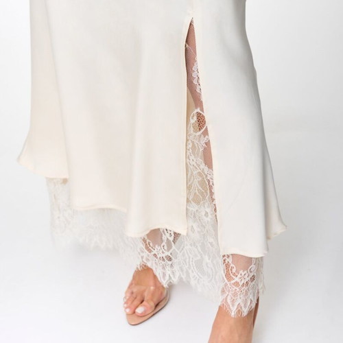 Decoro cream maxi skirt with slit and lace S/M