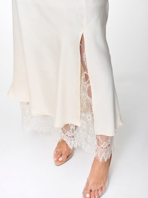 Decoro cream maxi skirt with slit and lace S/M