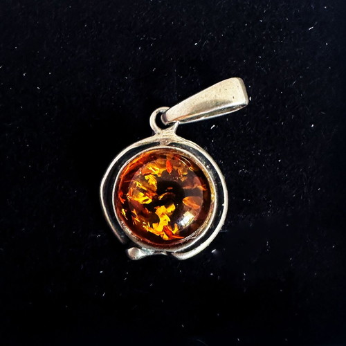 Vintage silver 925 pendant with pressed amber used