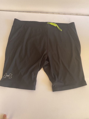 Under Armour HeatGear Compression Shorts XL like new, black