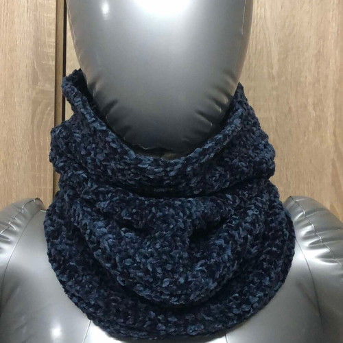 Avon neck scarf new blue