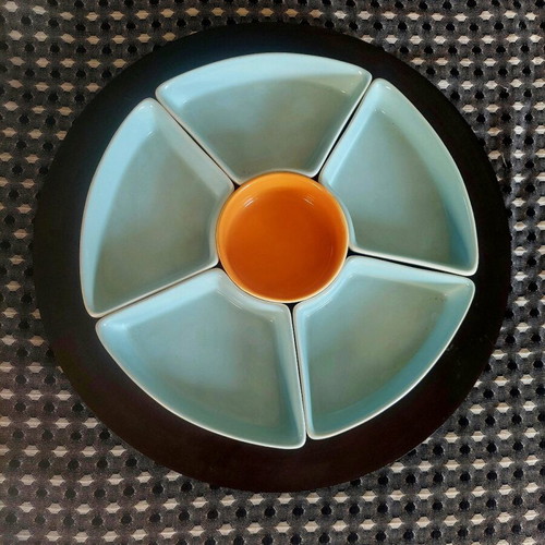 Wooden platter with ceramic bowls like new for nuts