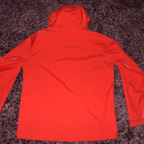 Under Armour Gore Tex Jacket size L new, red