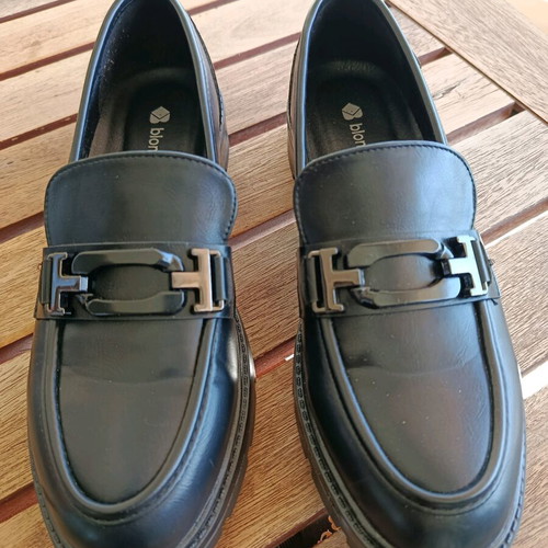 Women's black leather loafers like new Blondie