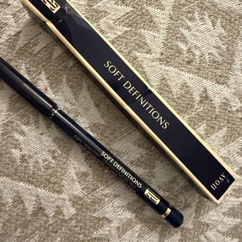 Avon makeup set new with gift pencil