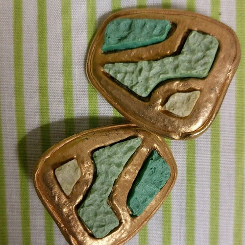 Vintage Faux Bijoux Clip Earrings like new, gold and green
