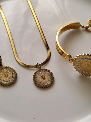 Σετ από ανοξείδωτο ατσάλι κολιέ, σκουλαρίκια και βραχιόλι χρυσαφί καινούργιο