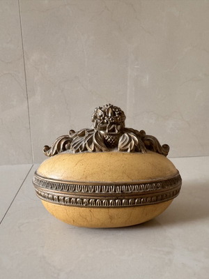 Decorative box like new, 14cm x 9cm x 11cm