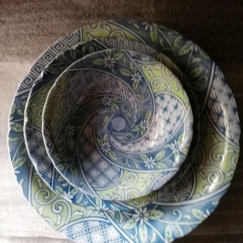 Set of 3 decorative porcelain bowls used, Japanese origin