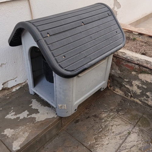 Dog house like new for small and medium dogs