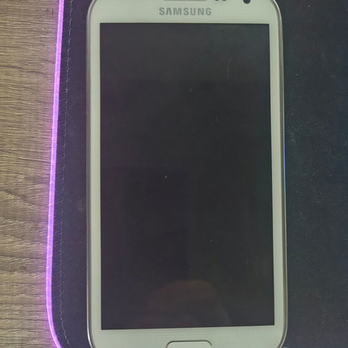 Samsung mobile phone like new, screen needs repair