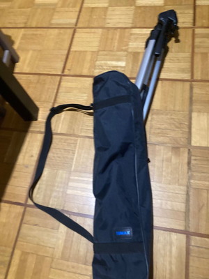 SLIK SDV-20 Camera Tripod new with carrying case