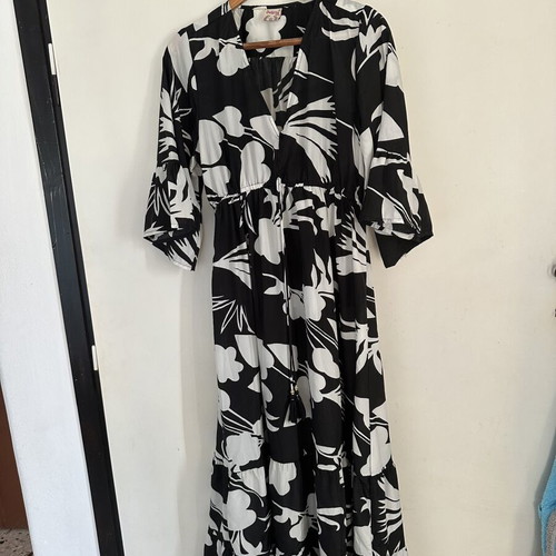 Black and white airy dress, elastic waist, length 140cm
