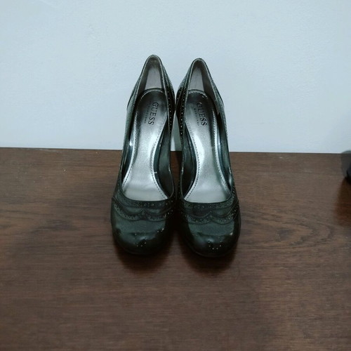 Guess pumps size 39 like new