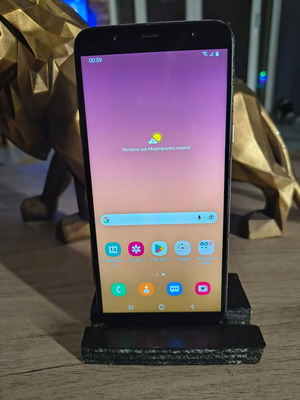 Samsung A6 Plus smartphone like new, 8 cores, 3GB RAM, 32GB storage, gold