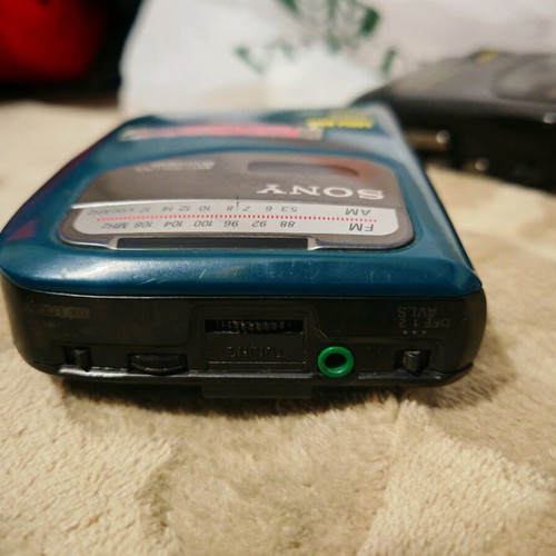 Sony Walkman WM-FX119 used functional with headphones