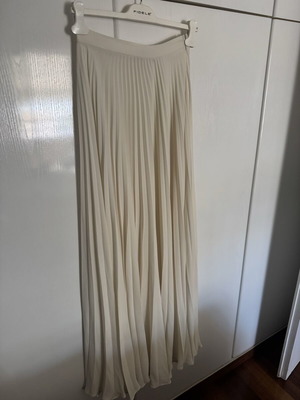 Maxi skirt off white, size M, pleated