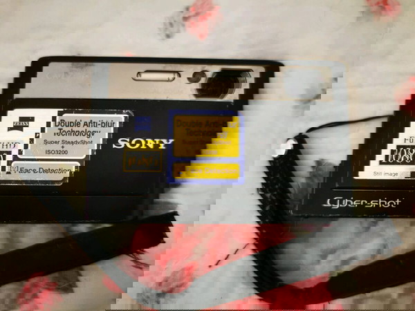 Sony Cybershot T25 + θήκη + κάρτα μνήμης