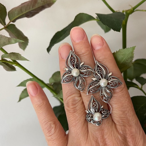 Handmade silver set ring and large filigree 925 earrings with pearls