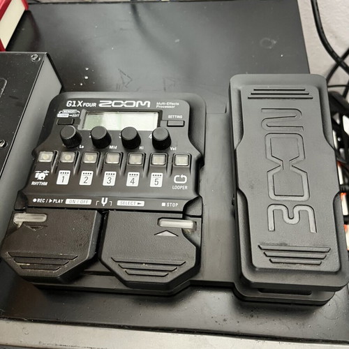 Zoom G1X Four multi-effects pedal for instruments