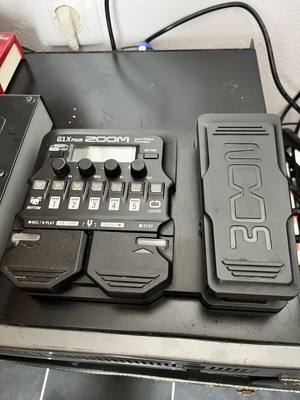 Zoom G1X Four multi-effects pedal for instruments