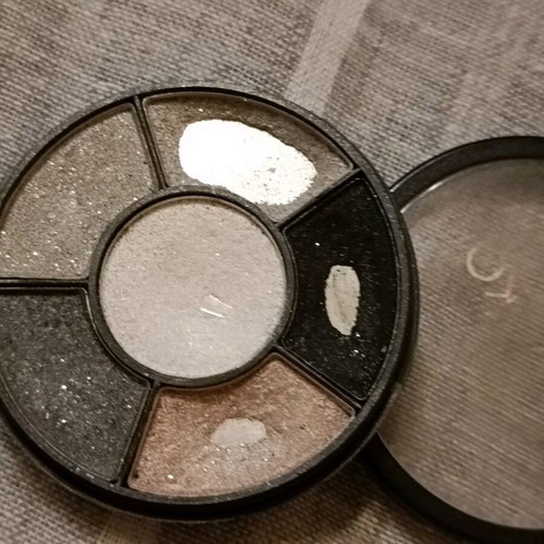 Tuoko eyeshadow palette used, 6 shimmering shades from 1991