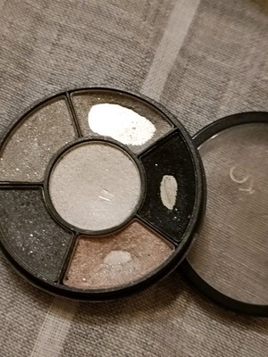Tuoko eyeshadow palette used, 6 shimmering shades from 1991