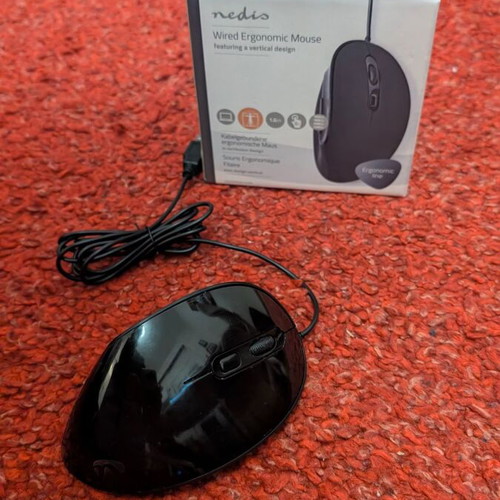Wired ergonomic mouse like new, vertical type