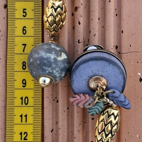 Vintage clip-on earrings used, nature-inspired design
