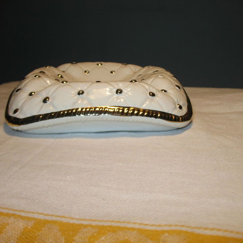 White ashtray new with gold drops 15x15 cm