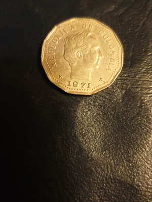 1971 50 Centavos coin, Republic of Colombia, EF condition