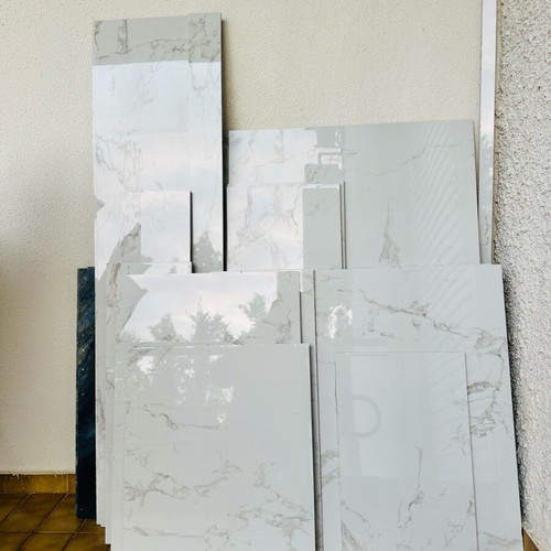 White tiles of excellent quality, 23 pieces, new