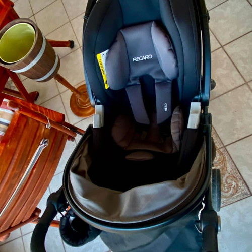 Recaro Citylife stroller like new with car seat and accessories